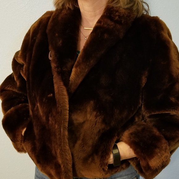 Kaplan Bros. Jackets & Blazers - Vintage fur capelet with sleeves